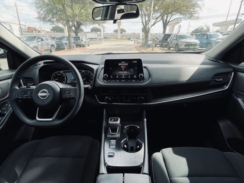 Used 2024 Nissan Rogue S image 9