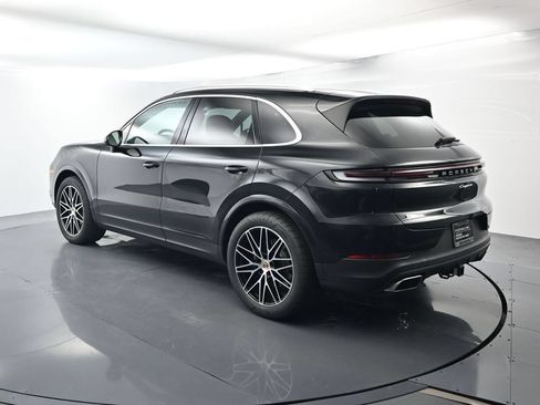 Certified 2025 Porsche Cayenne AWD/4WD image 3