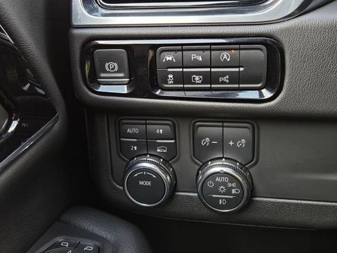 Used 2025 GMC Yukon Denali AWD/4WD image 27