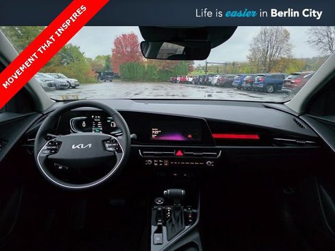 New 2025 Kia Niro EX image 17