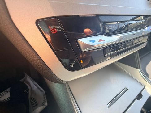 Used 2022 Ford Explorer XLT w/ Equipment Group 202A AWD/4WD image 19