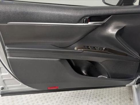 Used 2021 Toyota Camry SE image 10
