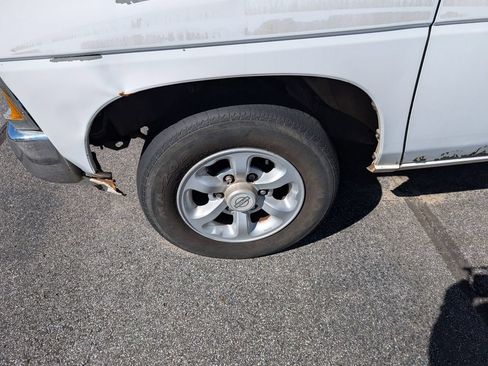 Used 1997 Nissan Pickup XE RWD image 7