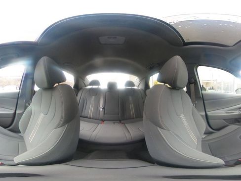 Used 2025 Hyundai Elantra SEL image 43