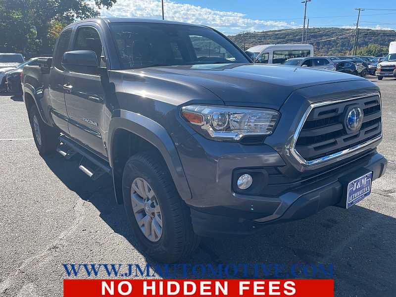 Used 2018 Toyota Tacoma SR5 AWD/4WD image 3