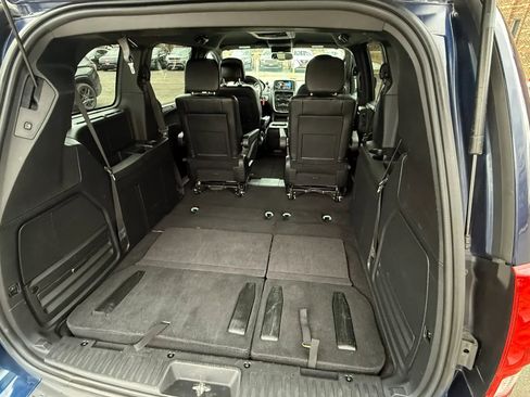 Used 2017 Dodge Grand Caravan GT image 32