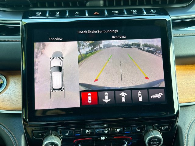 Used 2022 Jeep Grand Cherokee Summit AWD/4WD image 33