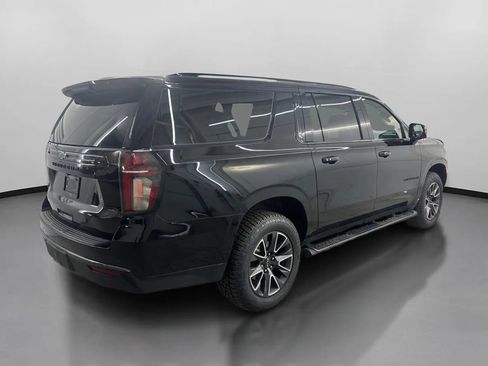 Used 2021 Chevrolet Suburban Z71 w/ Z71 Signature Package AWD/4WD image 10