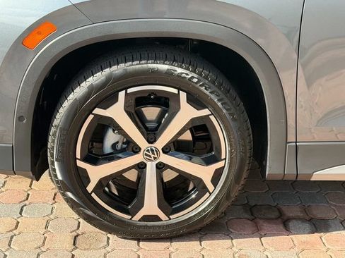 Certified 2026 Volkswagen Tiguan SE FWD image 11