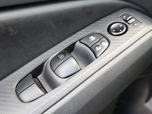 Used 2025 Nissan Altima 2.5 SV FWD image 22