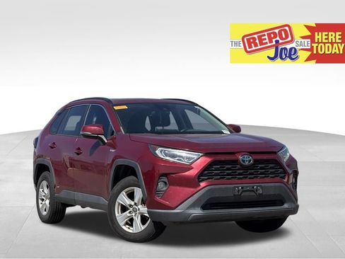 Used 2021 Toyota RAV4 XLE w/ Convenience Package image 1