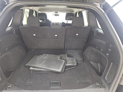 Used 2012 Jeep Grand Cherokee Laredo w/ Laredo E Group AWD/4WD image 4