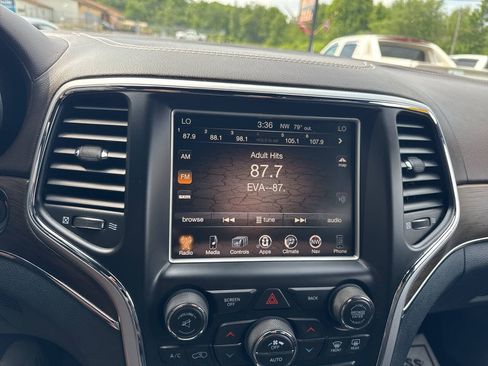 Used 2014 Jeep Grand Cherokee Overland w/ Advanced Technology Group AWD/4WD image 29