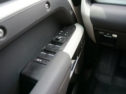 Used 2022 Land Rover Defender 110 SE AWD/4WD image 9