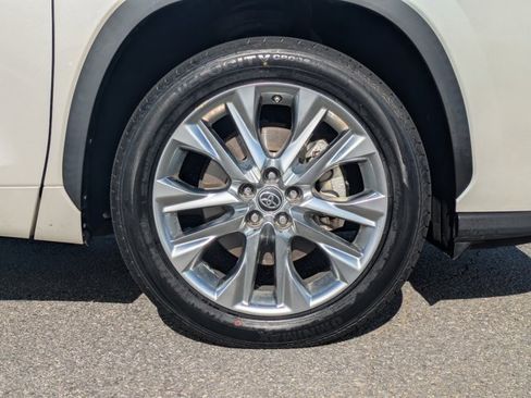 Used 2020 Toyota Highlander Limited image 10