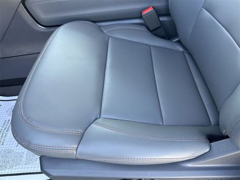 New 2025 Ford Expedition Active image 9