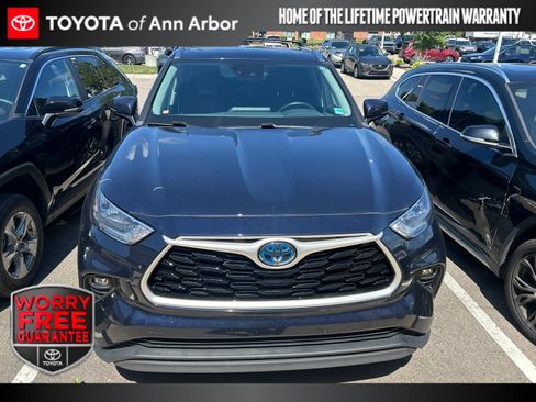Used 2020 Toyota Highlander XLE AWD/4WD image 1