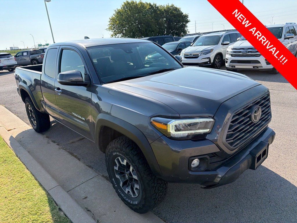 Used 2021 Toyota Tacoma TRD Off-Road w/ TRD Premium Off Road Package AWD/4WD image 3