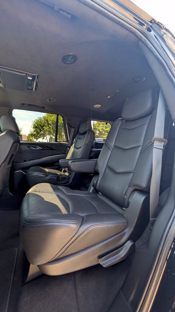 Used 2020 Cadillac Escalade Platinum AWD/4WD image 7
