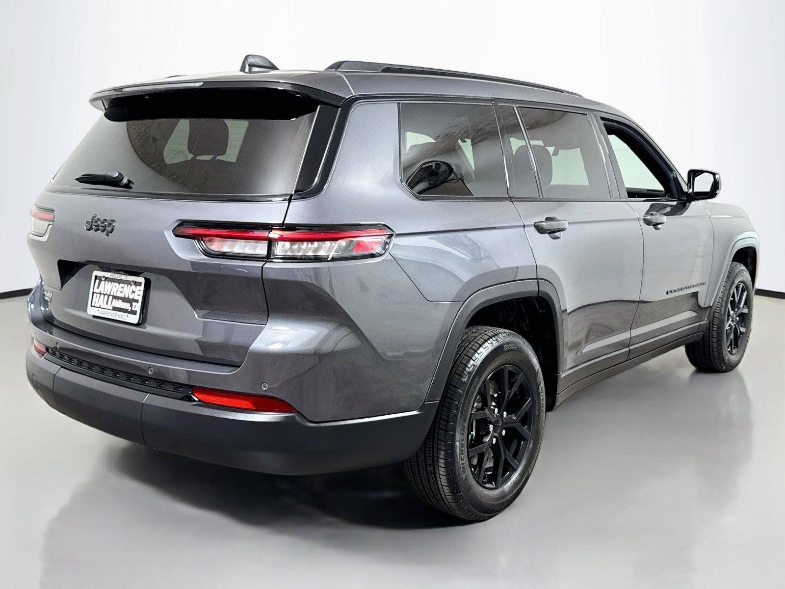Used 2025 Jeep Grand Cherokee L Altitude RWD image 4