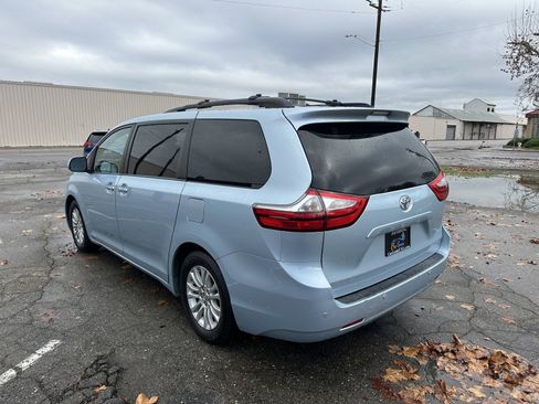 Used 2015 Toyota Sienna image 5