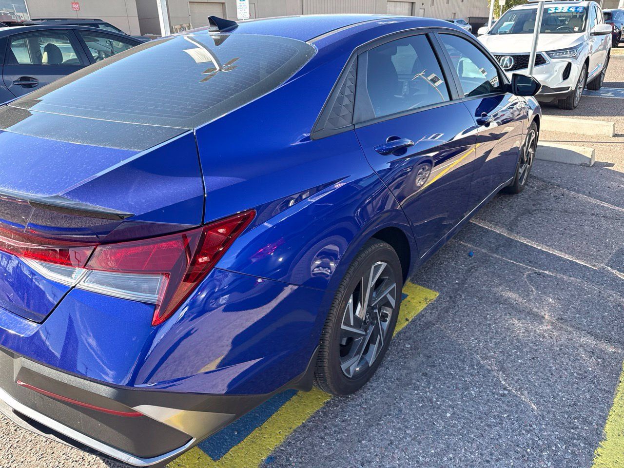 Used 2025 Hyundai Elantra Sport FWD image 3