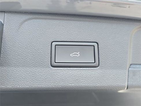 New 2026 Volkswagen Atlas SE image 30