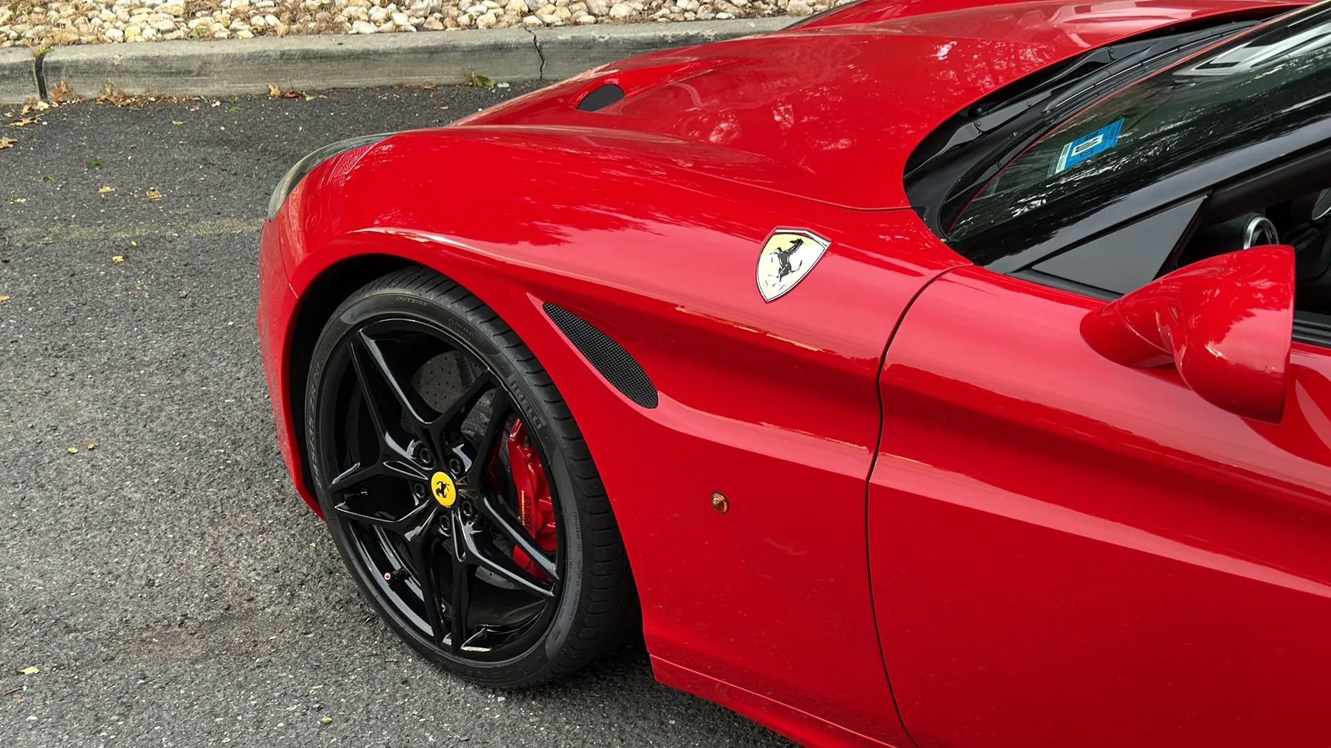 Used 2017 Ferrari California T RWD image 39
