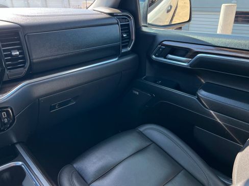 Used 2024 Chevrolet Silverado 1500 LT Trail Boss w/ LT Trail Boss Premium Package AWD/4WD image 11