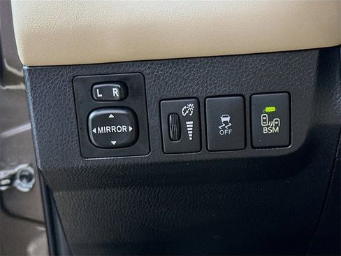 Used 2015 Toyota RAV4 Limited image 12