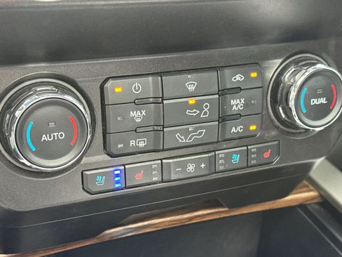 Used 2019 Ford F150 Lariat w/ FX4 Off-Road Package AWD/4WD image 20