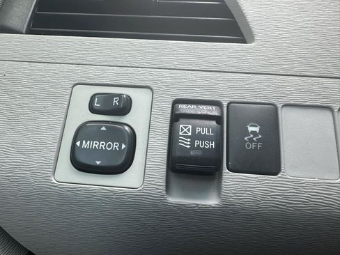 Used 2012 Toyota Sienna XLE FWD image 11