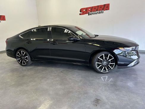 Used 2024 Honda Accord Touring image 2