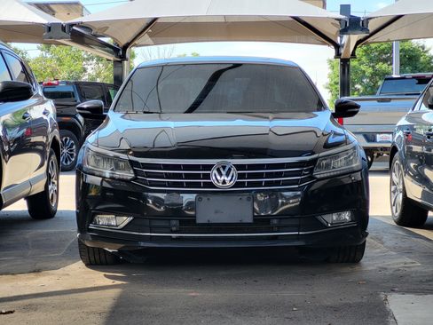 Used 2018 Volkswagen Passat 2.0T SE FWD image 2