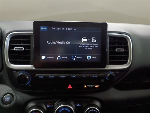 Used 2024 Hyundai Venue SEL image 17