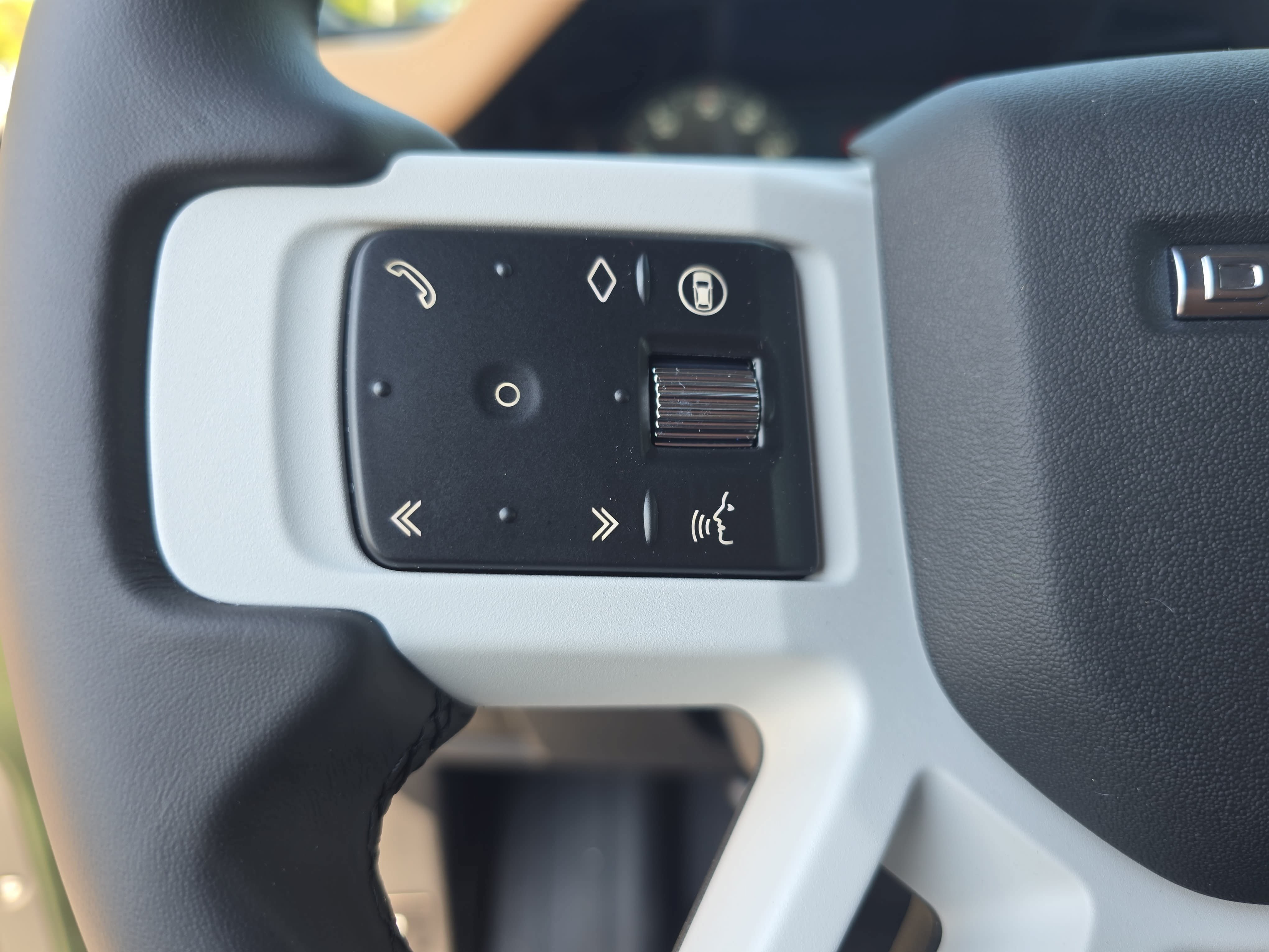 New 2026 Land Rover Defender 110 X-Dynamic SE AWD/4WD image 16