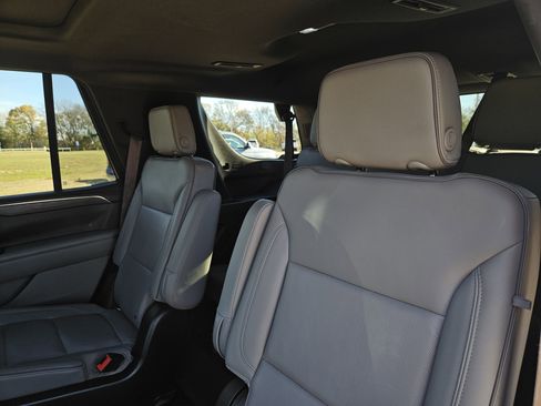 Used 2021 GMC Yukon SLT w/ SLT Premium Package image 30