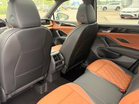 Certified 2026 Volkswagen Tiguan SEL R-Line AWD/4WD image 13