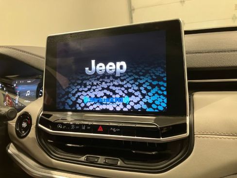 Used 2025 Jeep Compass Limited AWD/4WD image 36