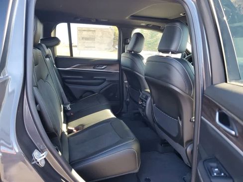 New 2026 Jeep Grand Cherokee Altitude image 24