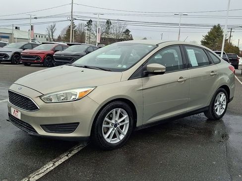 Used 2016 Ford Focus SE image 3