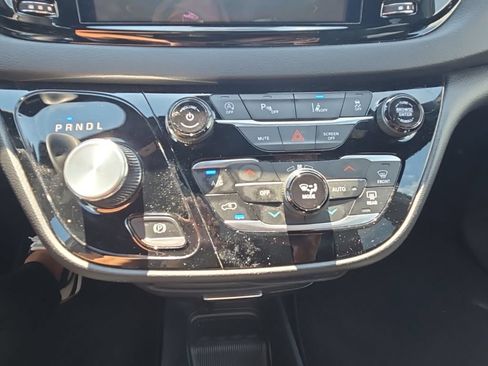 Used 2025 Chrysler Pacifica Select FWD image 34