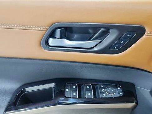 Certified 2025 Nissan Pathfinder Platinum FWD image 20