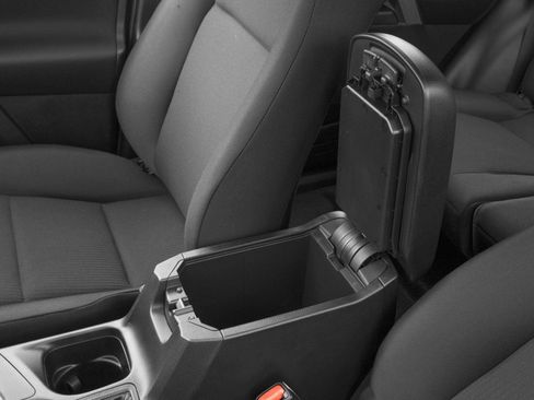 Used 2017 Toyota RAV4 LE w/ Carpet Mat Package image 9