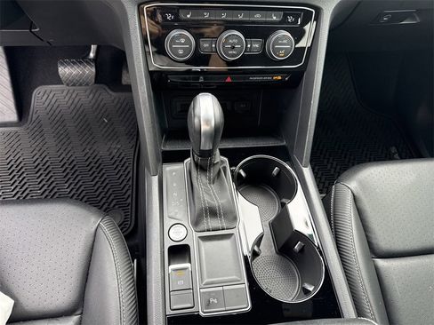 Used 2023 Volkswagen Atlas Cross Sport SE image 27