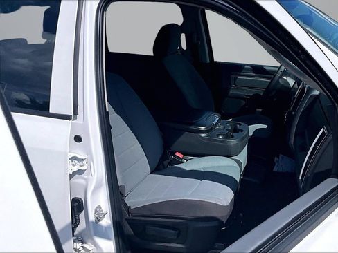 Used 2022 RAM 1500 Classic SLT AWD/4WD image 8