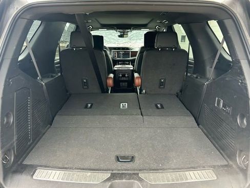 Used 2023 GMC Yukon Denali Ultimate image 11