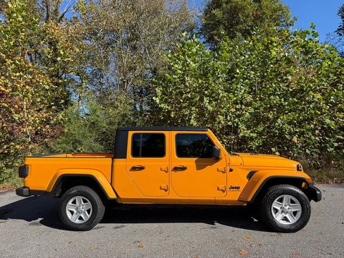 Used 2021 Jeep Gladiator Sport image 5