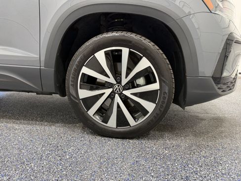 Used 2023 Volkswagen Taos SE w/ Panoramic Sunroof Package FWD image 14