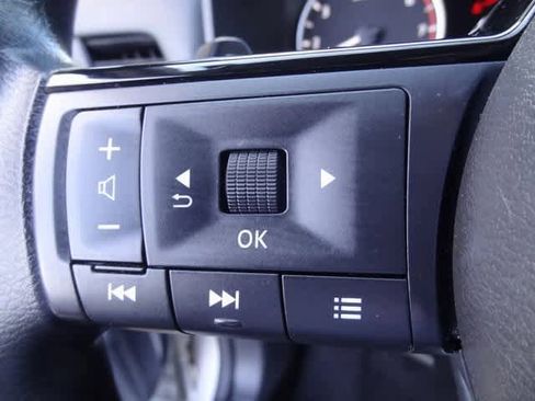 Used 2023 Nissan Rogue SV image 17